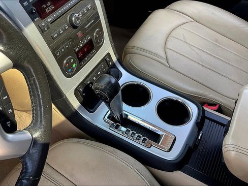 Used 2011 GMC Acadia SLT image 16