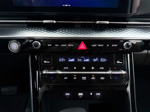 Certified 2024 Kia Carnival SX Prestige FWD image 27