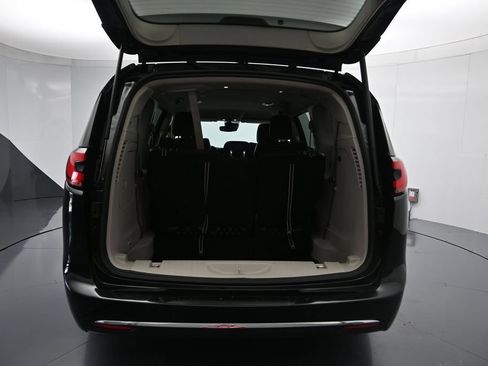 Used 2023 Chrysler Pacifica Touring-L FWD image 24