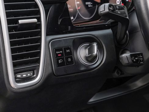 Used 2019 Porsche Cayenne Turbo image 29