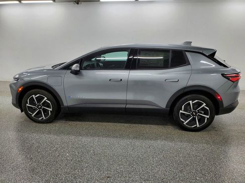 New 2026 Chevrolet Equinox EV LT image 8