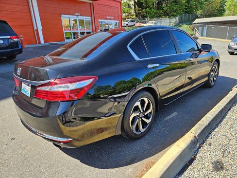 Used 2016 Honda Accord EX image 5