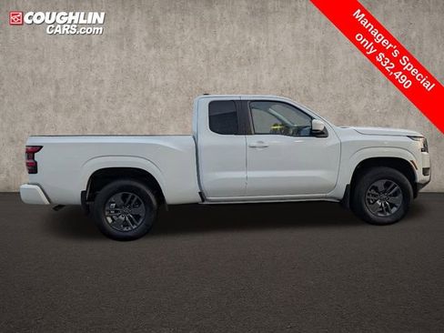 Certified 2025 Nissan Frontier SV image 9