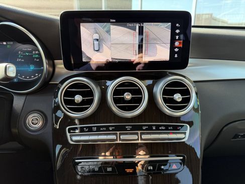Used 2020 Mercedes-Benz GLC 350e 4MATIC image 25