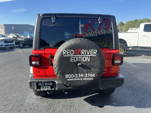 Used 2025 Jeep Wrangler Sport S image 21