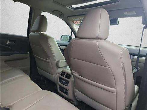 Used 2019 Honda Pilot Touring image 29