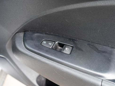 Used 2021 Hyundai Venue SE FWD image 11