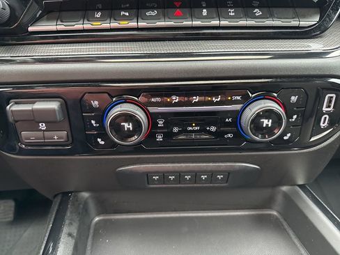 Used 2025 Chevrolet Silverado 2500 ZR2 w/ Technology Package image 16