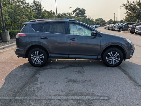 Used 2017 Toyota RAV4 LE FWD image 3