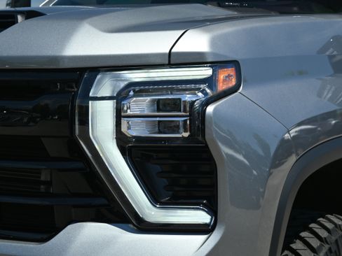 Used 2025 Chevrolet Silverado 2500 LTZ w/ LTZ Plus Package AWD/4WD image 5