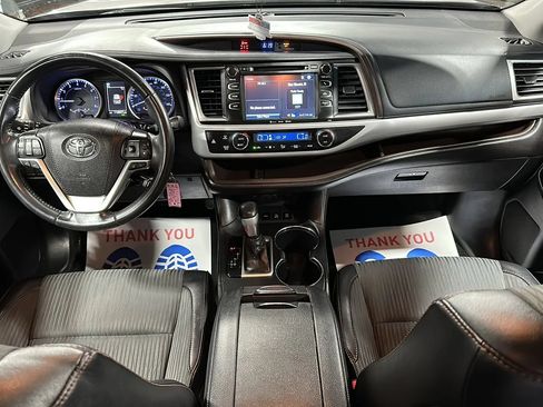 Used 2019 Toyota Highlander Plus AWD/4WD image 21