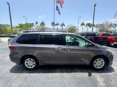 Used 2015 Toyota Sienna XLE w/ XLE Navigation Package FWD image 10