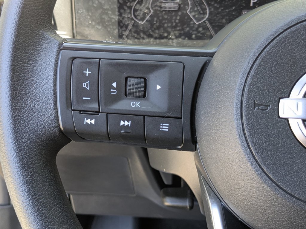 Used 2025 Nissan Kicks SV FWD image 16