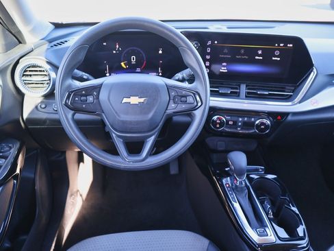 Certified 2024 Chevrolet Trax LT image 11