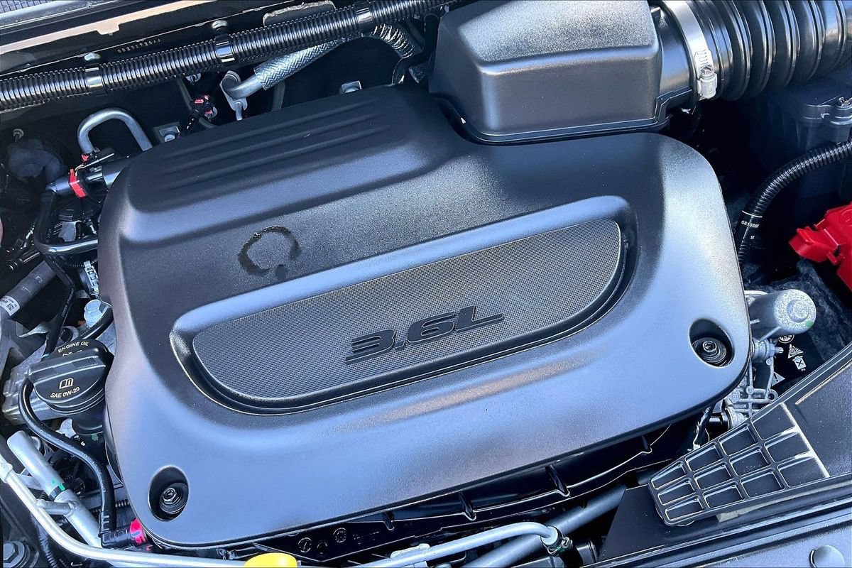 Used 2023 Chrysler Pacifica Touring-L FWD image 33