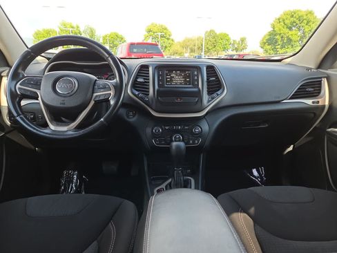 Used 2016 Jeep Cherokee Latitude w/ Comfort/Convenience Group FWD image 18