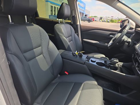 Used 2023 Nissan Rogue SV w/ SV Premium B Package AWD/4WD image 9