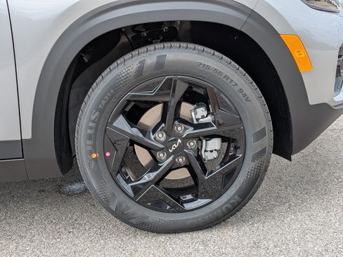 New 2026 Kia Seltos EX FWD image 11