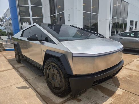 Used 2024 Tesla Cybertruck AWD Crew Cab image 3