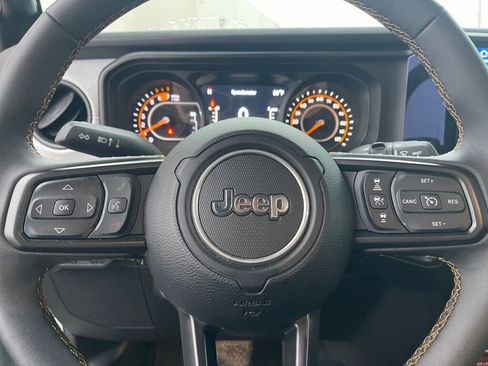 Used 2024 Jeep Wrangler Willys image 12