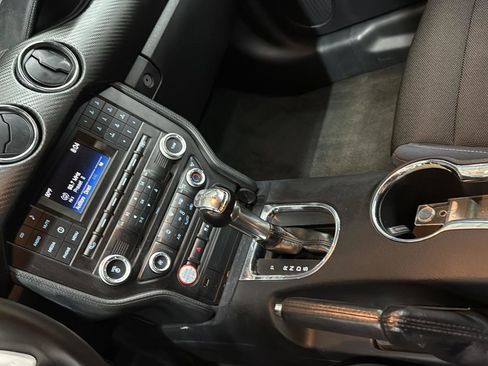 Used 2016 Ford Mustang Convertible image 21