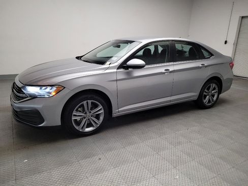 Used 2024 Volkswagen Jetta SE image 2