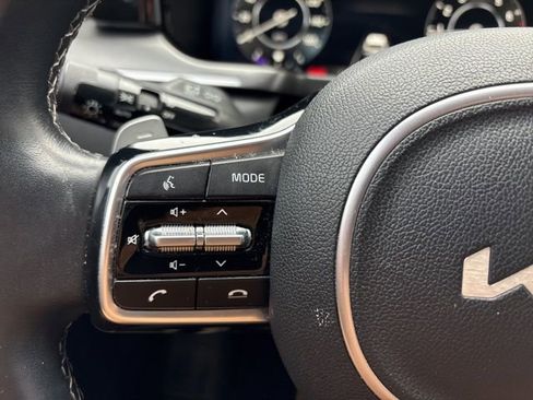 Certified 2022 Kia Sorento SX image 18