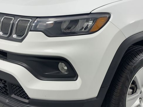 Used 2022 Jeep Compass Latitude image 11