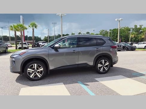 Used 2025 Nissan Rogue SL w/ Tech Package FWD image 24