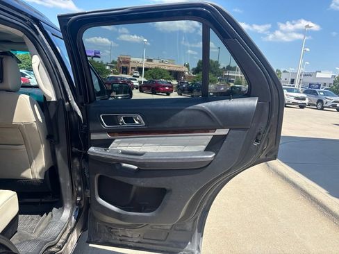 Used 2016 Ford Explorer Platinum AWD/4WD image 33