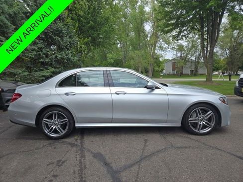 Used 2017 Mercedes-Benz E 300 4MATIC image 6