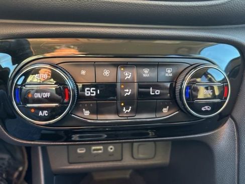 Used 2022 Buick Encore GX Select image 31