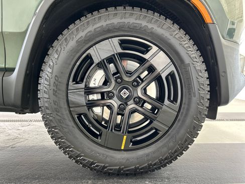 Used 2024 Rivian R1T Adventure AWD/4WD image 11