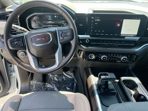 Used 2023 GMC Sierra 1500 SLT w/ SLT Convenience Package AWD/4WD image 12