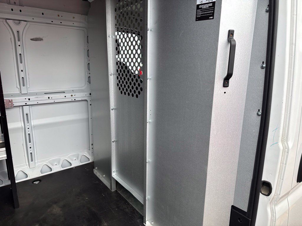 Used 2025 RAM ProMaster 2500 w/ Convenience Group FWD image 4