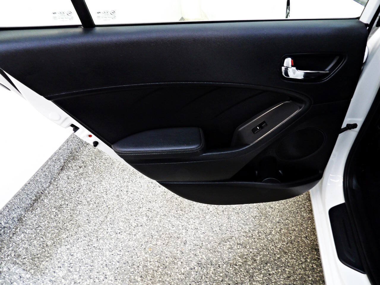 Used 2017 Kia Forte S FWD image 9