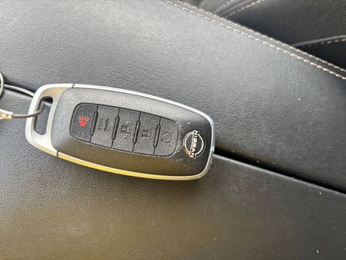 Used 2025 Nissan Rogue SV FWD image 27