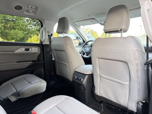 Used 2025 Ford Explorer Active w/ Active Comfort Package RWD image 25