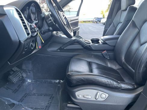 Used 2017 Porsche Cayenne image 24
