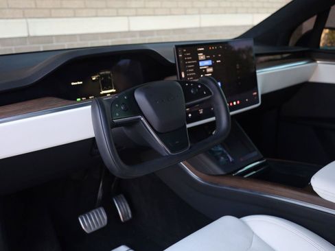 Used 2023 Tesla Model X AWD/4WD image 17