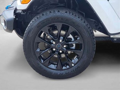 Used 2024 Jeep Wrangler Unlimited Sahara AWD/4WD image 23