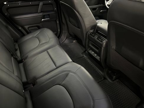 Used 2025 Land Rover Defender 110 S image 30