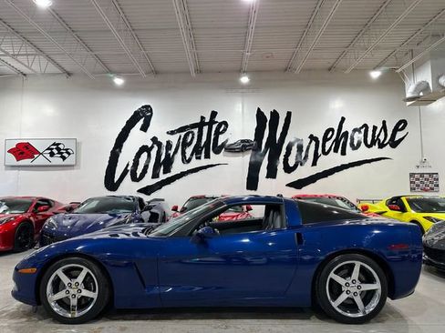 Used 2005 Chevrolet Corvette Coupe w/ Preferred Equipment Group RWD image 2