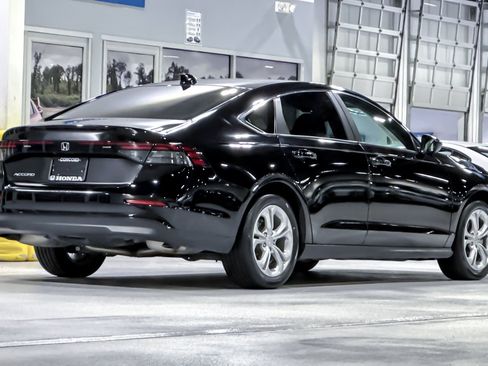 Used 2023 Honda Accord LX image 9