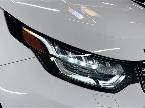 Used 2019 Land Rover Discovery HSE image 30