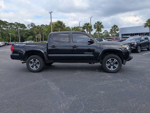 Used 2017 Toyota Tacoma TRD Sport w/ Tow Package (A/T) AWD/4WD image 2
