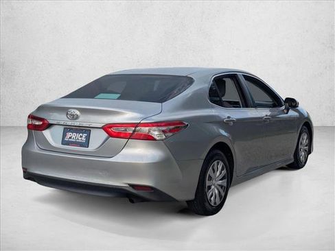 Used 2018 Toyota Camry FWD image 5