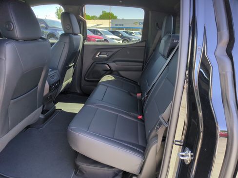 Used 2025 Chevrolet Silverado EV LT AWD/4WD image 7