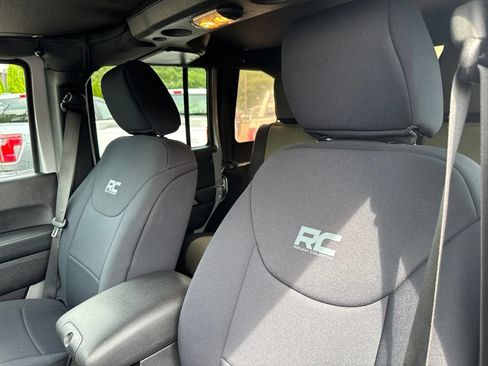 Used 2015 Jeep Wrangler Unlimited Sport w/ Quick Order Package 23S AWD/4WD image 15