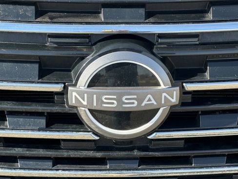 Used 2024 Nissan Rogue S image 45